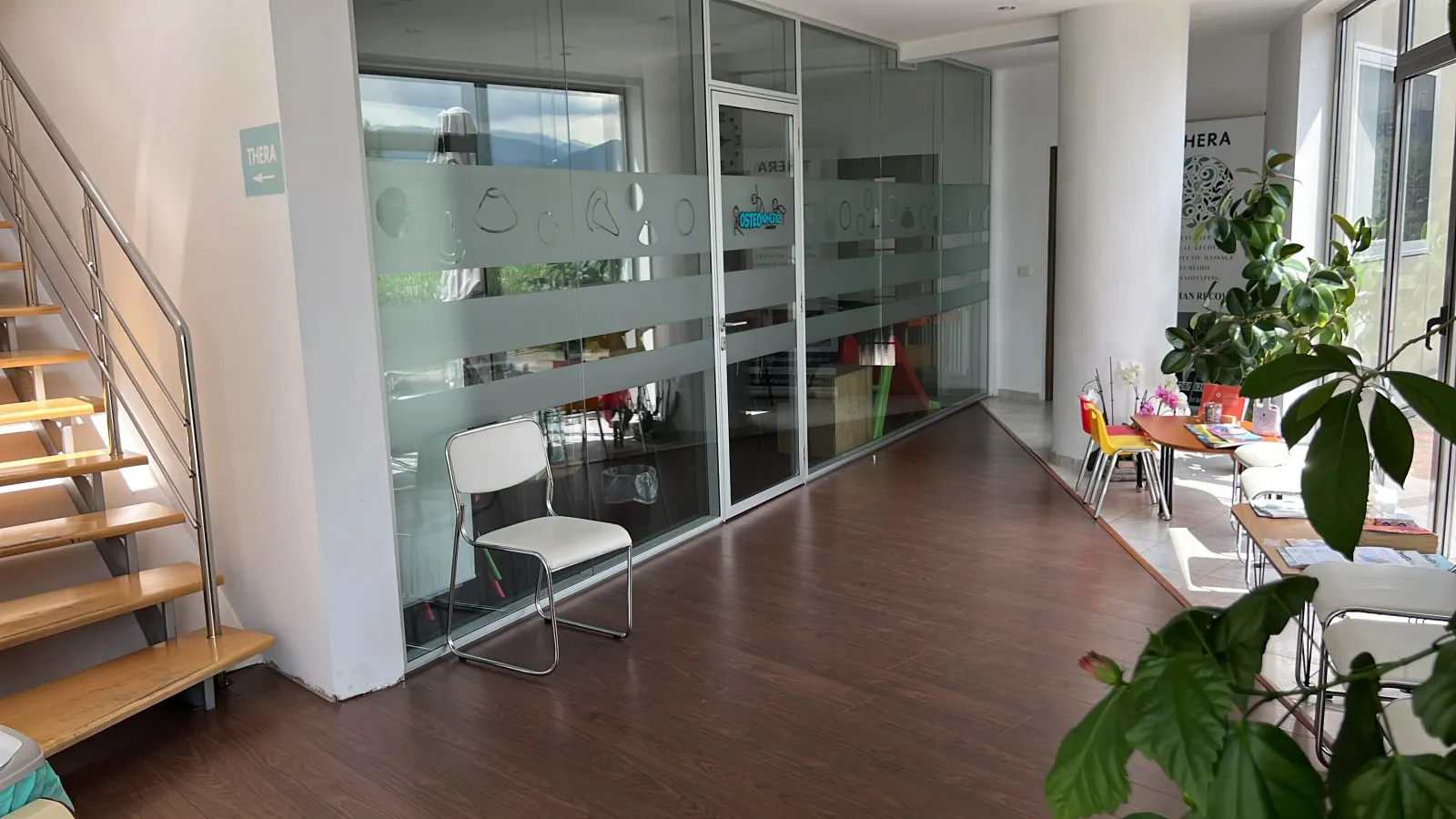 Zona de așteptare a cabinetului Osteo Kinetic Junior